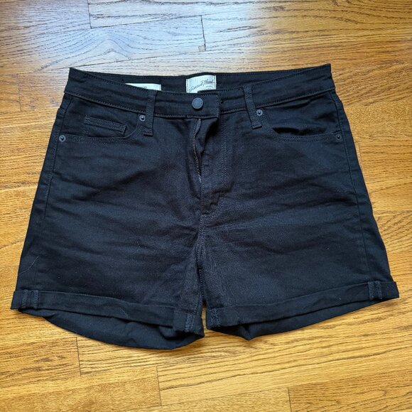 Black High Rise Universal Thread Shorts - Picture 1 of 4